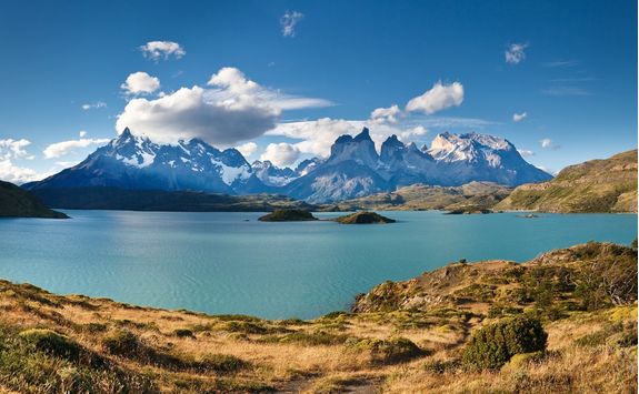 panoramic view of lake and mountains