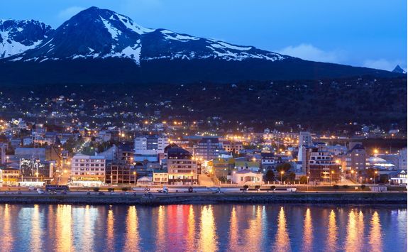 ushuaia bay at night