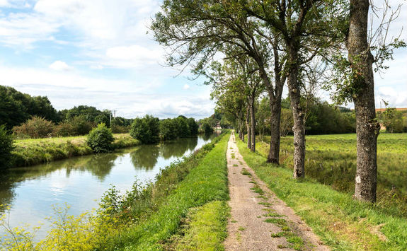The canal between Champagne and Bourgogne