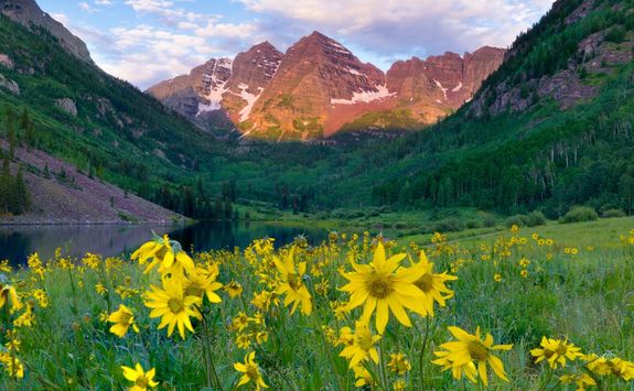 Maroon bells at sunrise