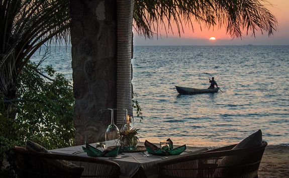 Kaya Mawa lakeside dining