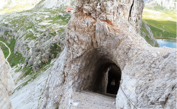 Tunnel via ferrata