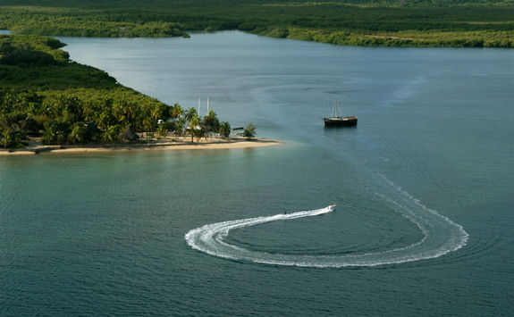 Manda Bay waterskiing