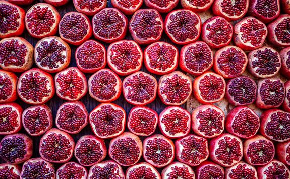 pomegrantates market tel aviv