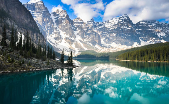lake luoise snowy mountains