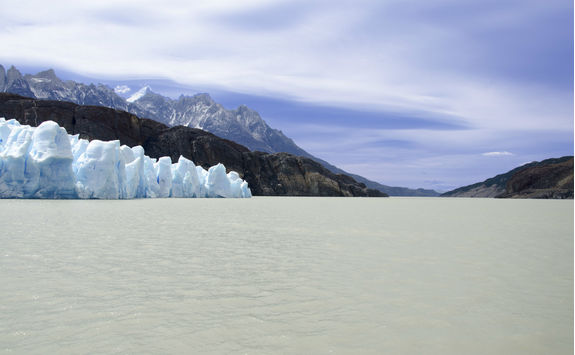 lake grey torres del paine