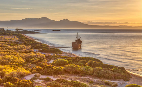shipwreck pelponnese