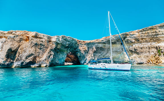 crystal lagoon comino