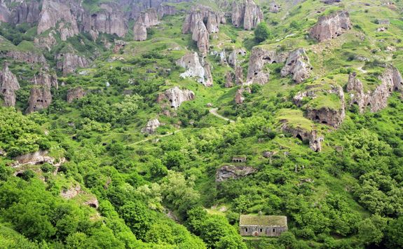 khndzoresk caves