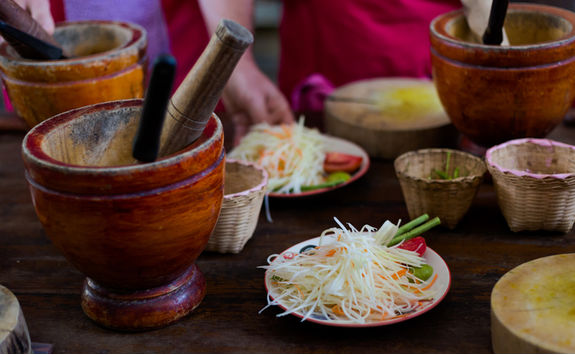papaya som tam salad cooking