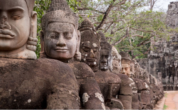 statues south gate angkor wat