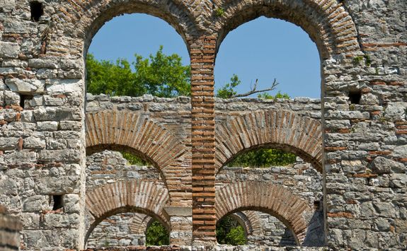 butrint albania archways