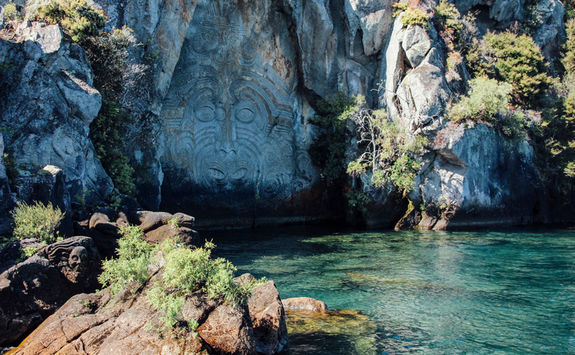 Maori rock carving lake taupo