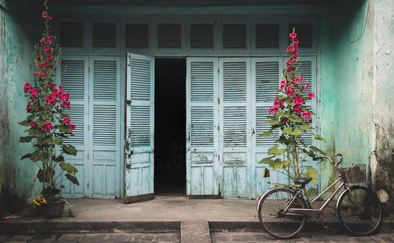 wooden house and bike in Hoi An