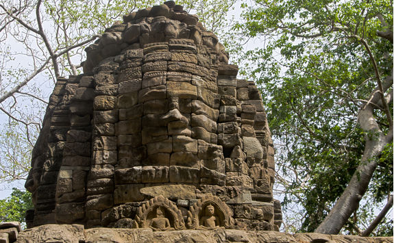 Banteay Chhmar tower face