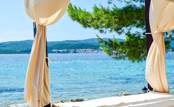 canopy bed beach dalmatia