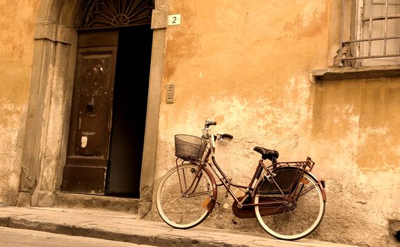bike in the streets of naples
