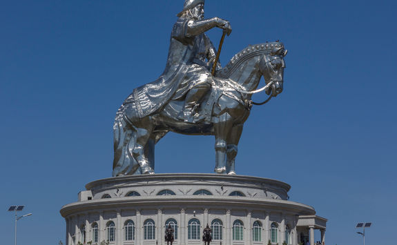 chinggis khaan statue