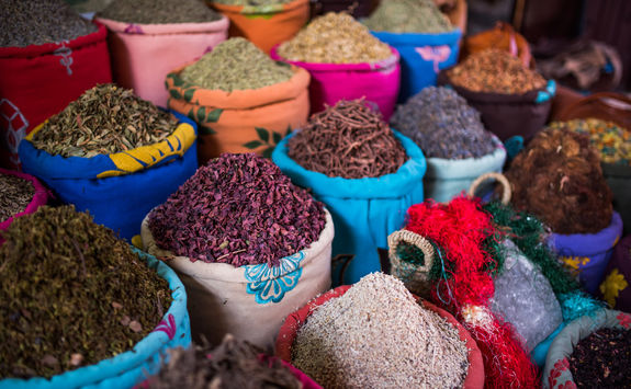 souq selling grains
