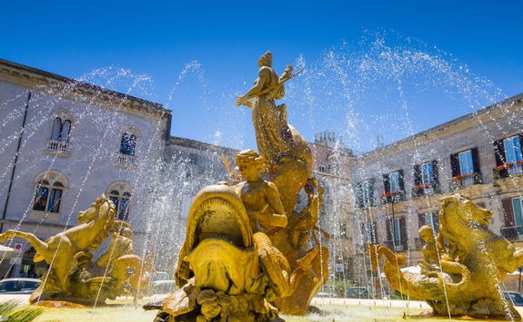 fountain syracuse italy