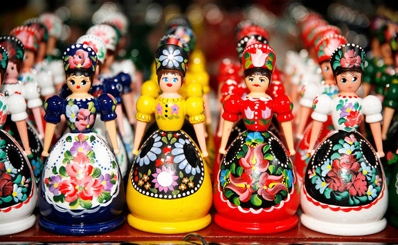 Wooden dolls in Hungarian folk costumes