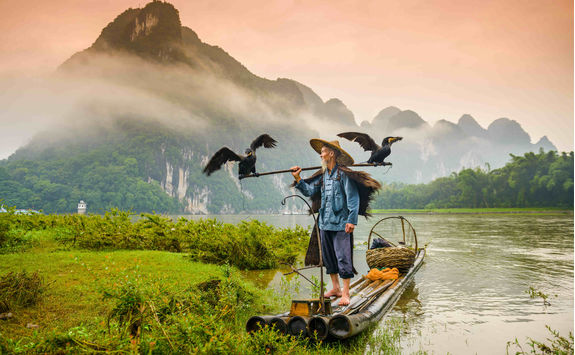 fishing boat side of the li river