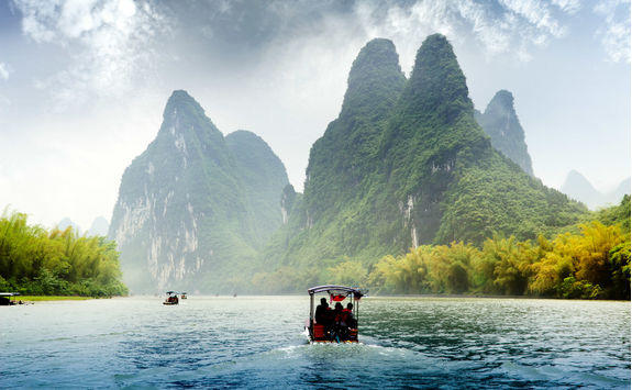 boat ride along the karst_mountain