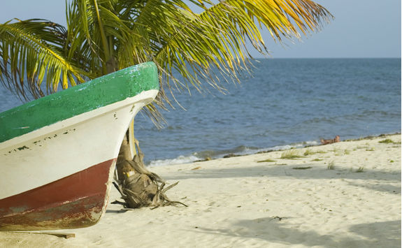canoe placencia beach