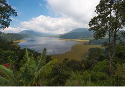monduk tamblingan lake