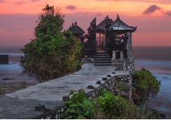 pura tanah lot temple