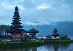 Ubud pura ulun danu temple
