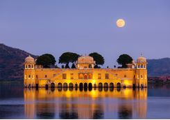 Jaipur floating palace