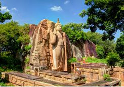 anuradhapura buddha statue on temple