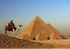 pyramids_with_camel