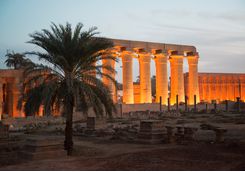 luxor_temple_at_night