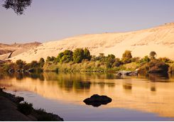 aswan_river_contrasting_colours