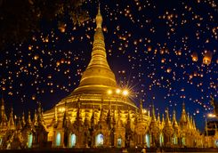 Shwedagon Pagoda at night