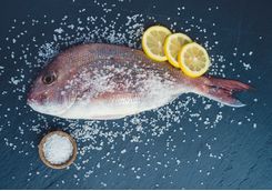 Fish with salt and lemon