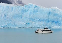 Boat trip past the glacier