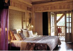 A bedroom at Les Sources de Caudalie