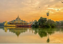 Kandawgyi Lake