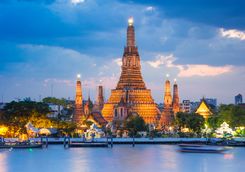 Wat Arun at night