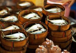 Thai tuna in bamboo basket