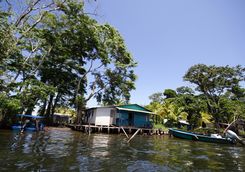 tortuguero village