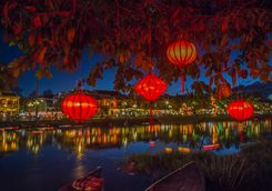 Hue river at night
