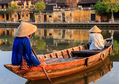 Hoi An women in boat