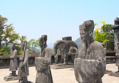 stone statues minh mang tomb