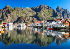 Hennigsvaer village