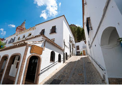 cobbled street cadiz