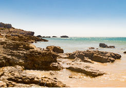 ingrina beach cliffs